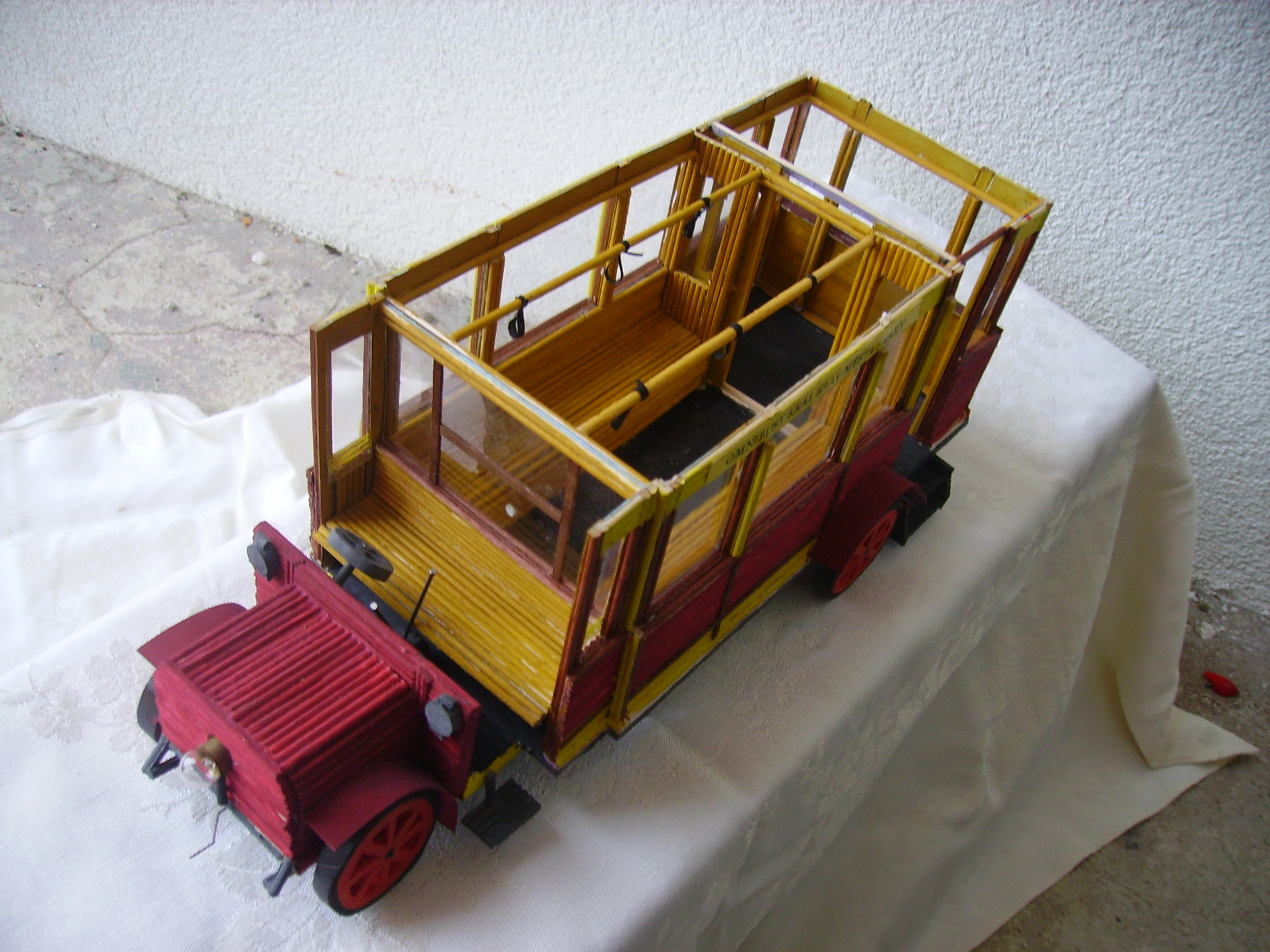 model prvního autobusu Laurin a Klement